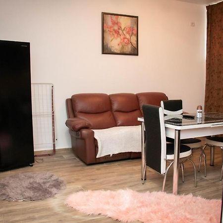 Apartament Capitala Militari Rosu Luaran gambar