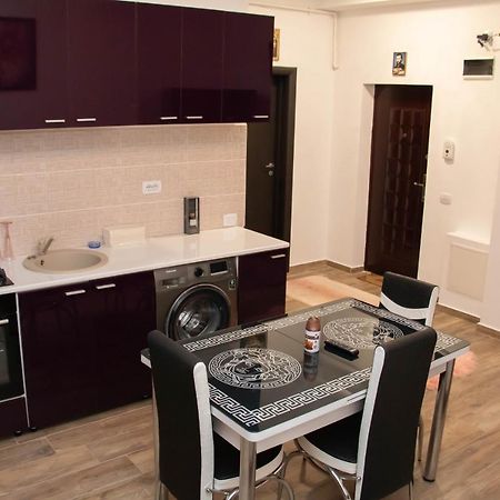 Apartament Capitala Militari Rosu Luaran gambar