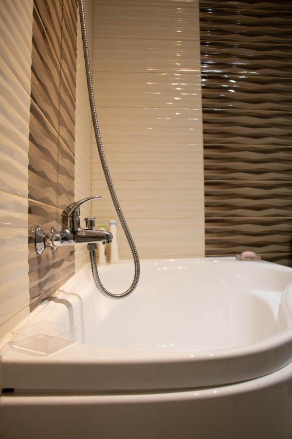 Apartament Capitala Militari Rosu Luaran gambar