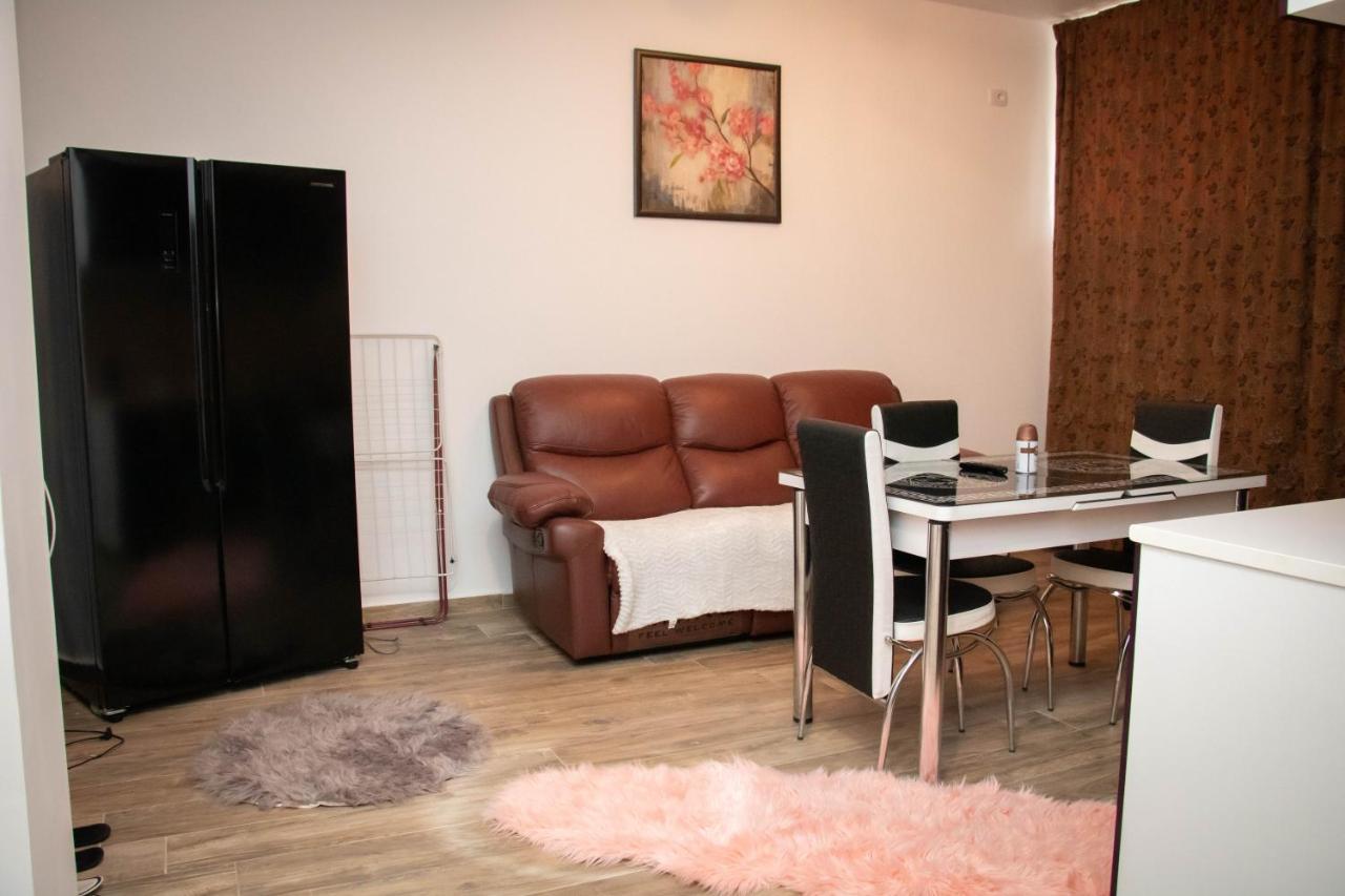 Apartament Capitala Militari Rosu Luaran gambar