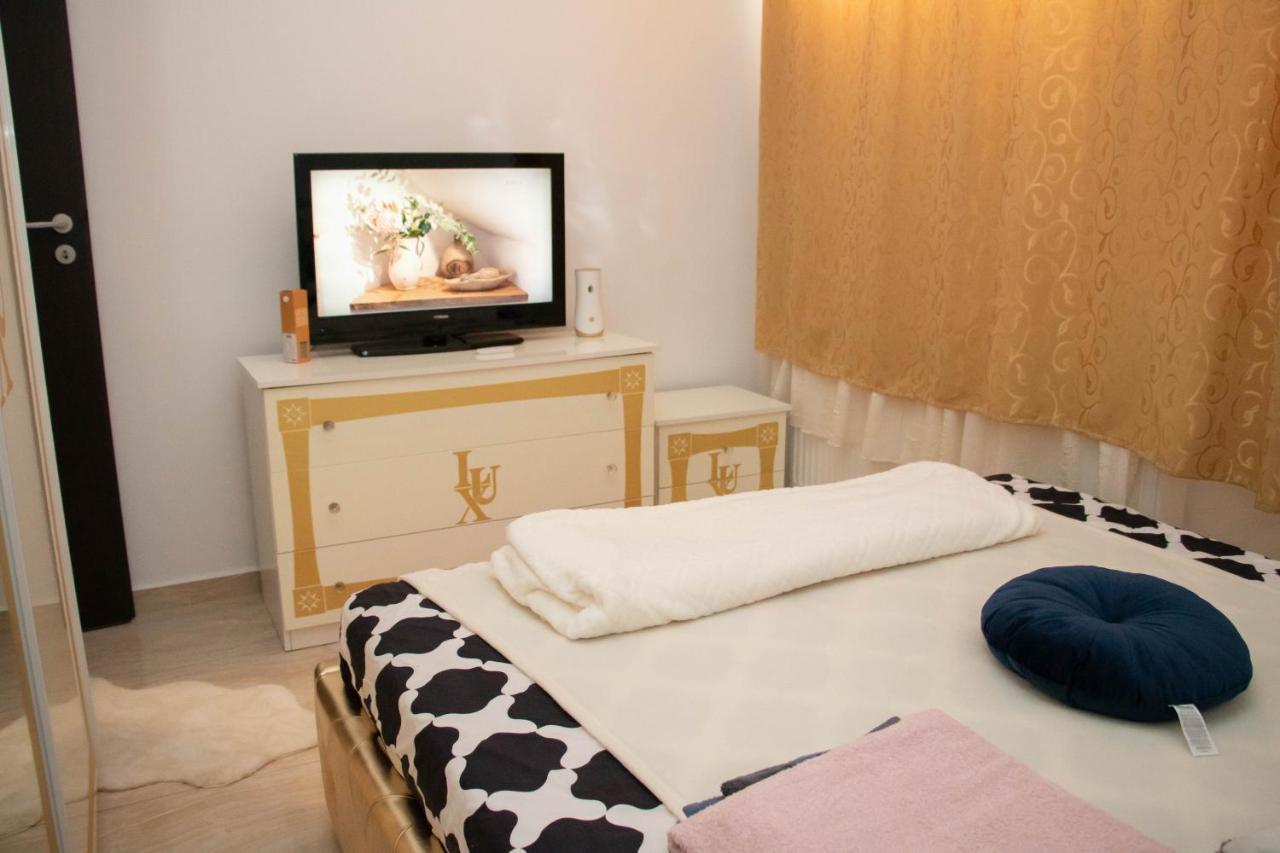 Apartament Capitala Militari Rosu Luaran gambar
