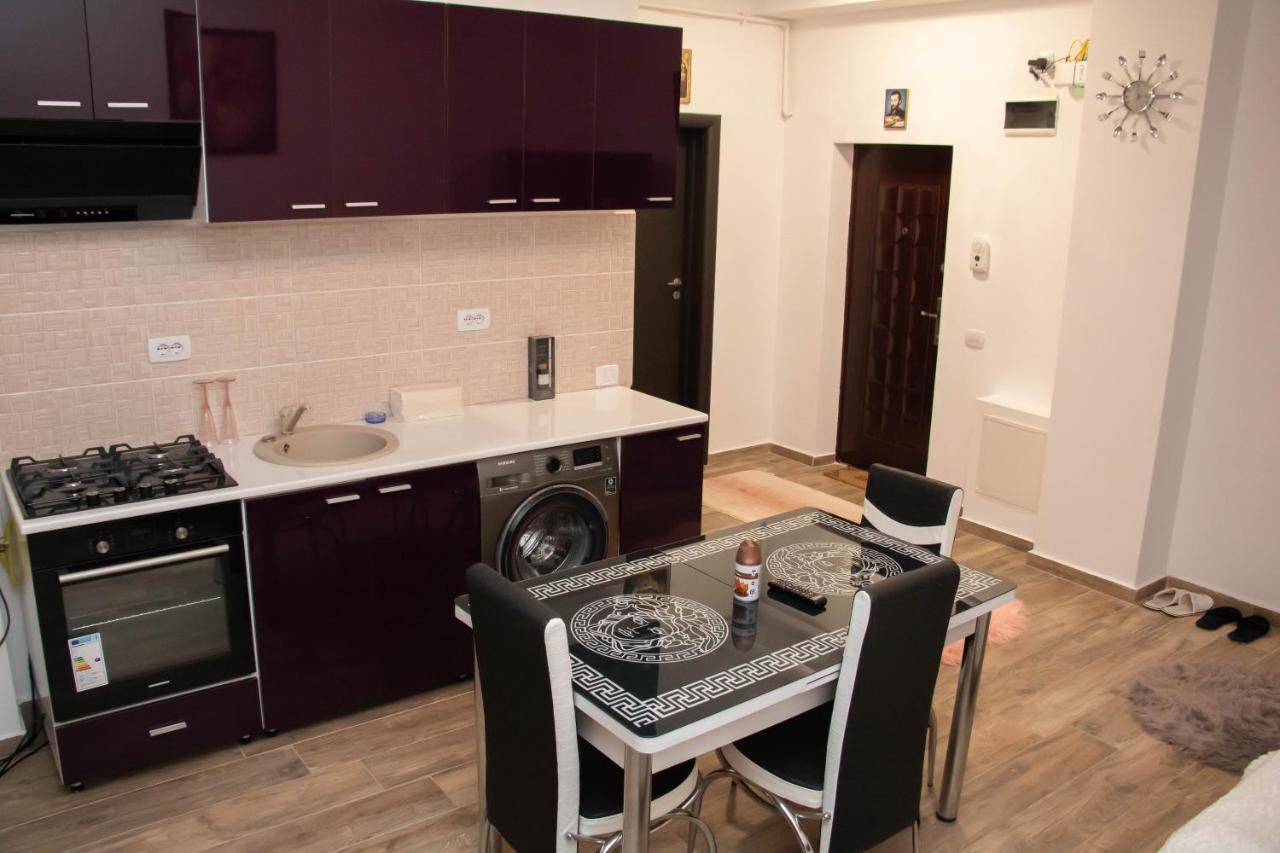 Apartament Capitala Militari Rosu Luaran gambar