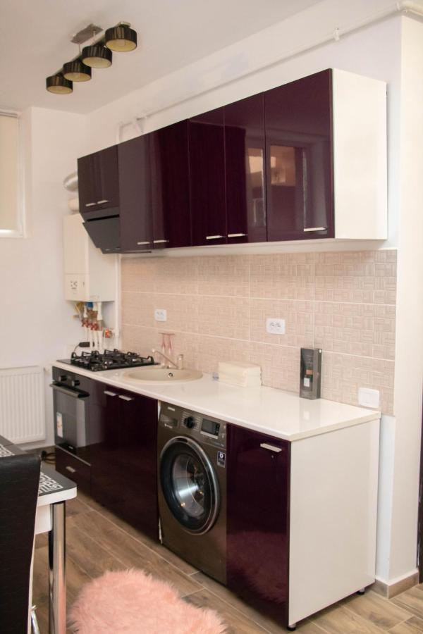Apartament Capitala Militari Rosu Luaran gambar