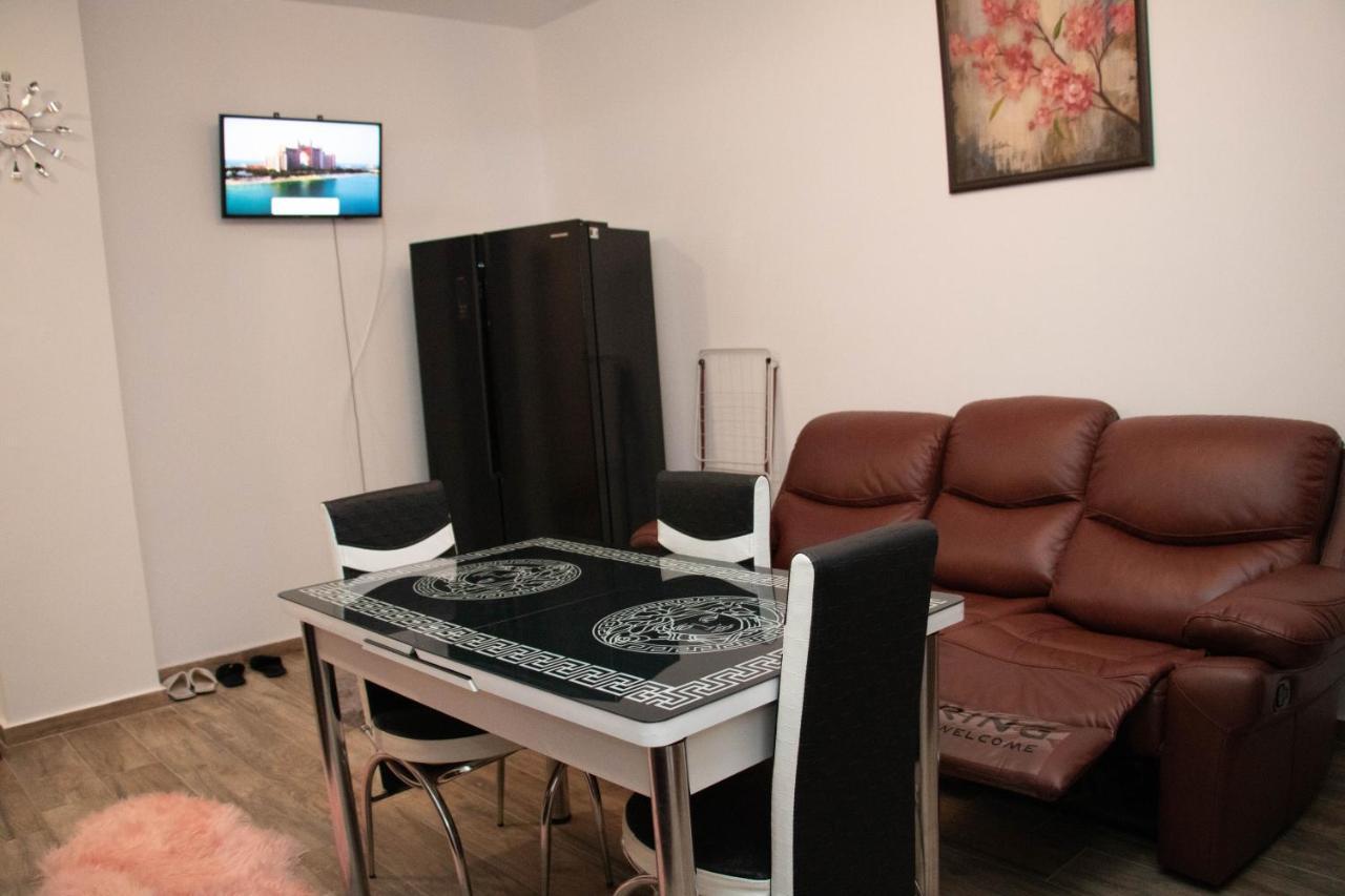 Apartament Capitala Militari Rosu Luaran gambar