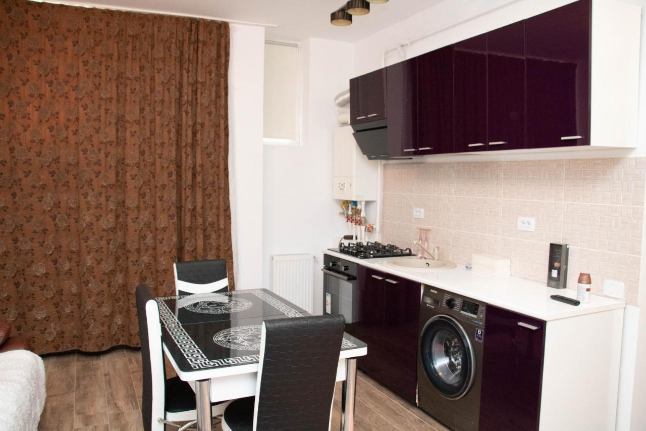 Apartament Capitala Militari Rosu Luaran gambar
