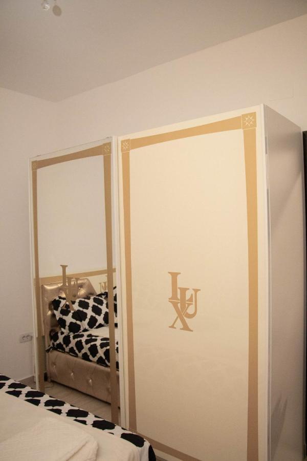 Apartament Capitala Militari Rosu Luaran gambar