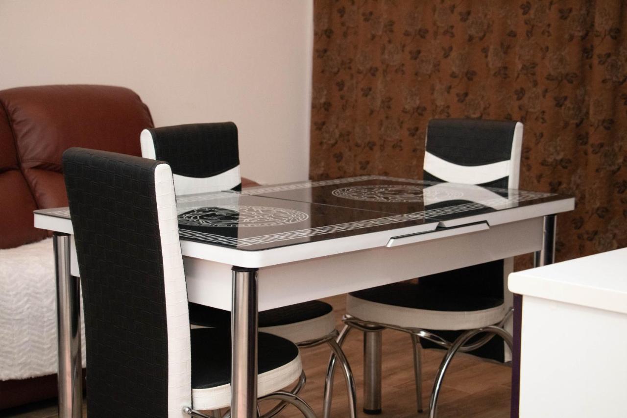 Apartament Capitala Militari Rosu Luaran gambar
